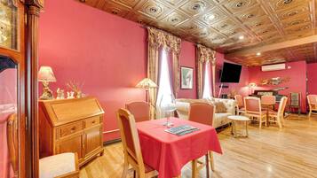 Apartment (2 Bedrooms) | Bahagian dalam