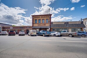 Apartment (2 Bedrooms) | Interior - Saloon-style Prosser Loft in WA Wine Country! (Prosser)