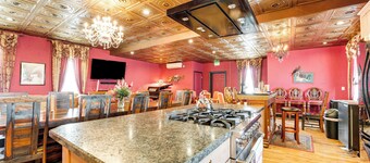 Saloon-style Prosser Loft in WA Wine Country!