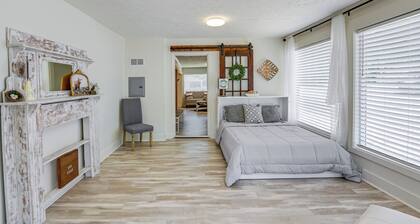 Quaint Greenbrier Apartment < 24 Mi to Nashville