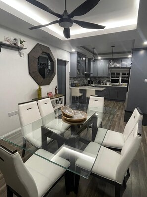 Dining - Centrally located, stylish, modern, convenient, legendary customer service. (Roseau)