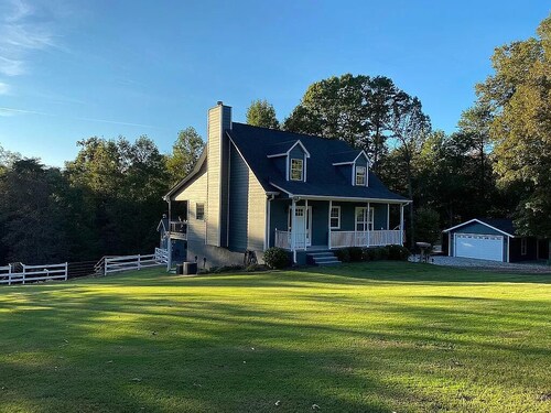 AUG/SEPT SALE FIREPIT TREE-FORT RETREAT 6 miles to Reedy Falls, 1.5 to Conastee 