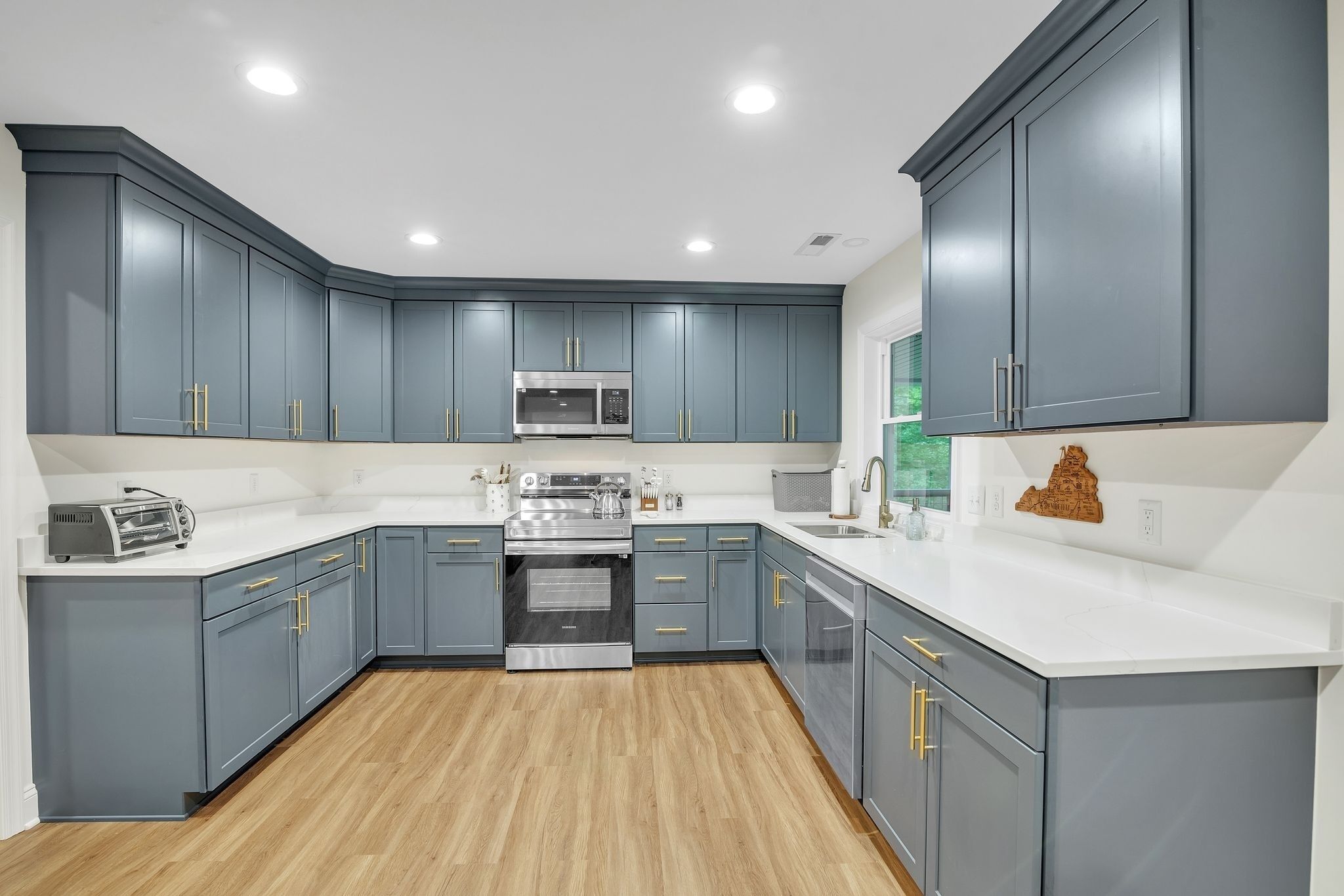 Cottage, 5 Bedrooms | Private kitchen | Fridge, oven, coffee/tea maker