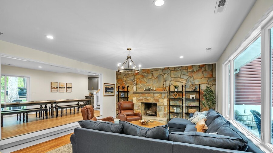 Woodhaven: Your Serene Countryside Escape 5 Bedroom Farmhouse by RedAwning