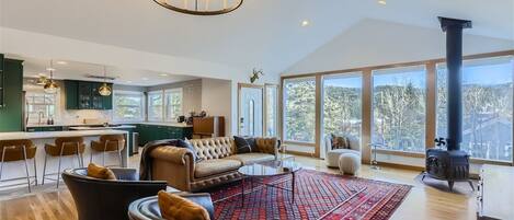 Bungalow, 3 Bedrooms | Living area