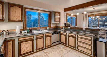 Mountain View Retreat 4 Bedroom Home by RedAwning