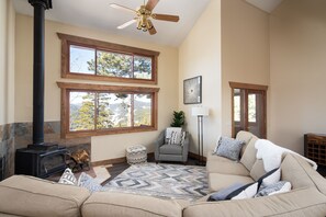 House, 4 Bedrooms | Living area | Smart TV - Mountain View Retreat 4 Bedroom Home by RedAwning (Black Hawk)