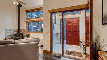 House, 4 Bedrooms | Bahagian dalam