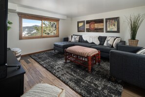 House, 4 Bedrooms | 4 bedrooms, laptop workspace, iron/ironing board, free WiFi - Mountain View Retreat 4 Bedroom Home by RedAwning (Black Hawk)