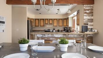 House, 4 Bedrooms | Tempat makan