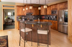 Refrigerador, horno, cafetera/tetera, tetera/pava eléctrica