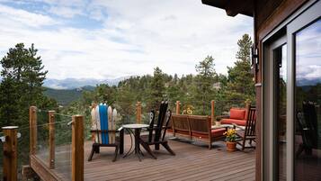 House, 4 Bedrooms | Balcony