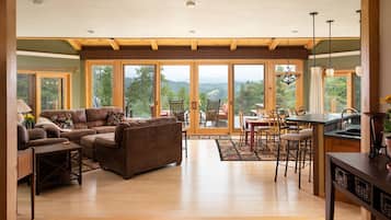 Nhà, 4 phòng ngủ | Khu ăn uống