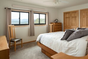 House, 4 Bedrooms | 4 bedrooms, laptop workspace, iron/ironing board, free WiFi - Lookout Lodge In Wondervu 4 Bedroom Home by RedAwning (Golden)