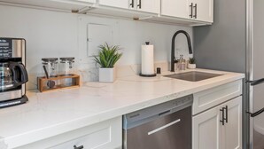 Kondominium, 1 kamar tidur | Dapur pribadi | Mesin pembuat kopi/teh, lemari es, oven, dan kompor