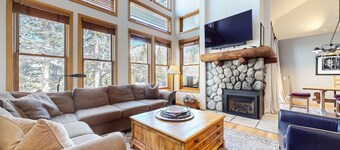 คอนโด 3 ห้องนอน สโนว์ครีก V #874 โดย RedAwning