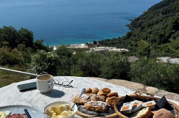 Daily local cuisine breakfast (EUR 8.90 per person) - Villa Kallithea (Parga)