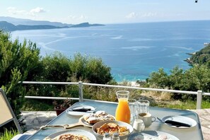 Desayuno de cocina local todos los días (con cargo) 