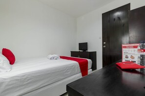 Room - Reddoorz Plus @ Pasar Baru (Jakarta)