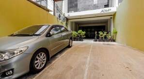 Property grounds - Reddoorz Plus @ Pasar Baru (Jakarta)