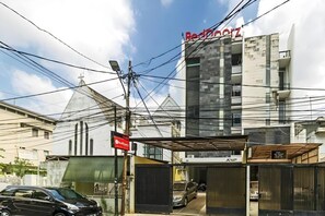 Exterior - Reddoorz Plus @ Pasar Baru (Jakarta)