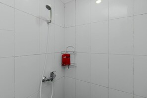 Room - Reddoorz Plus @ Pasar Baru (Jakarta)