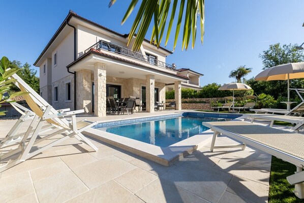 Pool - Villa Laura in Malinska (Malinska)