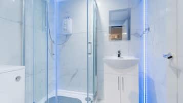 Premium Double Room, Ensuite, Garden View | Bathroom
