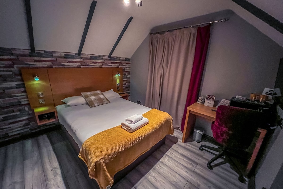 Premium Double Room, Ensuite, Garden View | Kalis bunyi, Wi-fi percuma