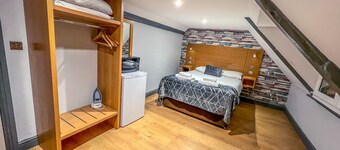 No. Twenty Hotel & Bar