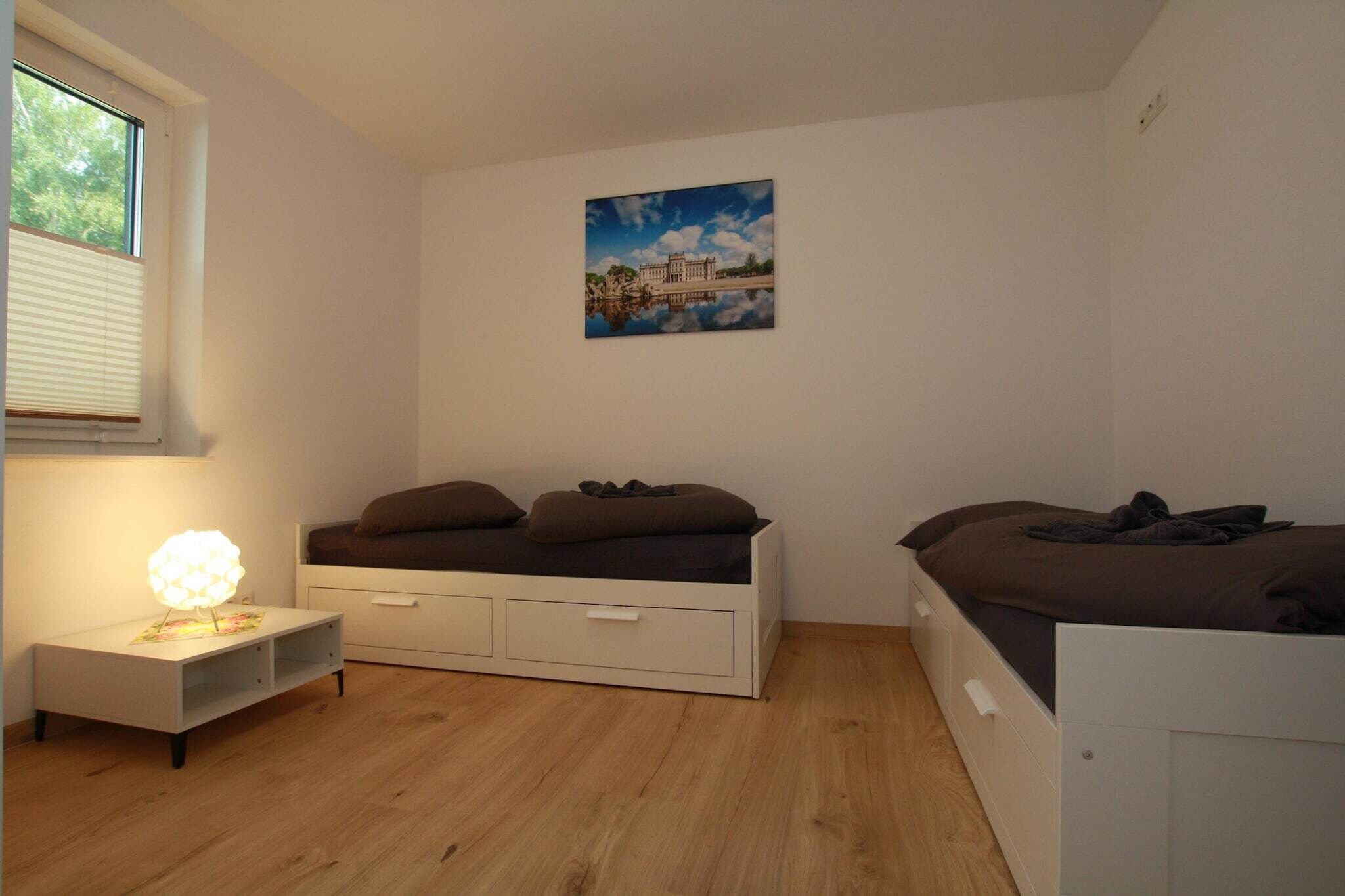 2 Schlafzimmer, Reisekinderbett