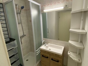 Unclassified image, 3 of 9, button