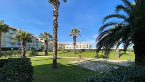 Property grounds - Studio in Saint-Cyprien – Beach access, pool, terrace (Saint-Cyprien)