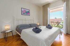 1 bedroom, iron/ironing board, free WiFi, bed sheets - Apartment Oleandar for 3 persons, near the beach, air-conditioned, own parking. (Porec)