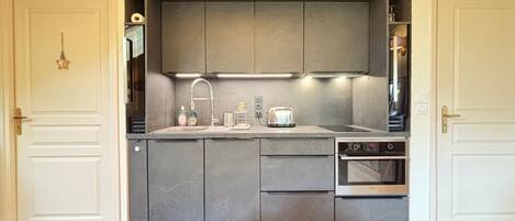 Fridge, microwave, dishwasher, coffee/tea maker