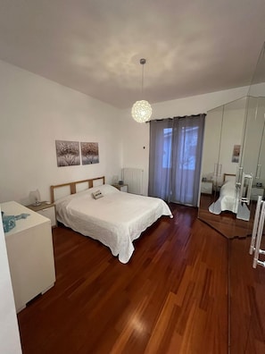 4 chambres, fer et planche à repasser, Wi-Fi, literie fournie