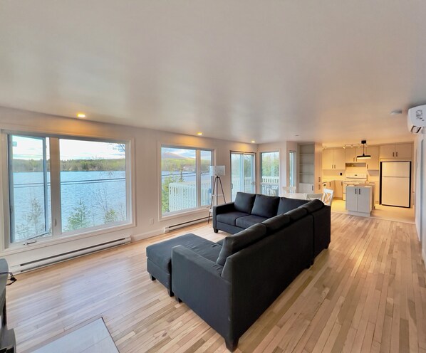 Smart TV, fireplace, stereo - La Petite Marine, un Refuge Paisible Avec vue sur le lac Dargent a Eastman Qc (Eastman)