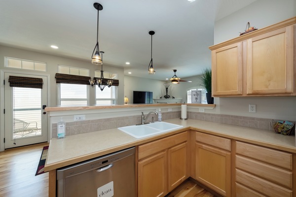 Kylskåp, mikrovågsugn, ugn och spishäll