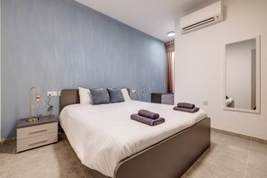 3 chambres, fer et planche à repasser, Wi-Fi gratuit, draps fournis