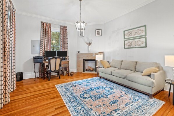 Smart TV, stereo, computer monitors