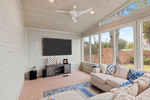 Smart TV, stereo, computer monitors