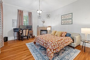 6 bedrooms, in-room safe, desk, iron/ironing board