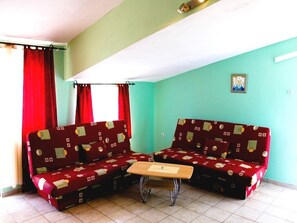 Room - Niko (Okrug)