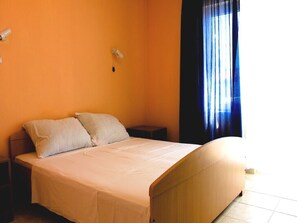 Room - Niko (Okrug)