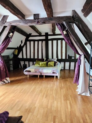 3 slaapkamers, een strijkplank/strijkijzer, wifi, beddengoed