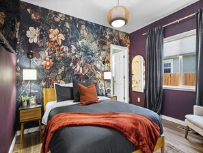 3 bedrooms, iron/ironing board, free WiFi, bed sheets - Beautiful 3BR Home: Hot Tub, Easy Walk to Downtown (Loveland)
