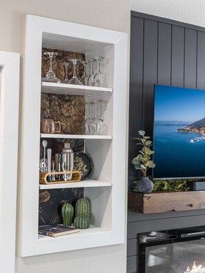 Interior - Beautiful 3BR Home: Hot Tub, Easy Walk to Downtown (Loveland)