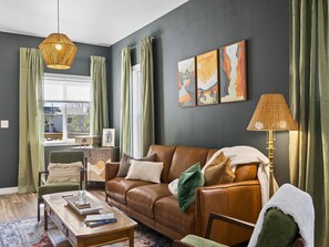 Smart TV, fireplace, music library, stereo