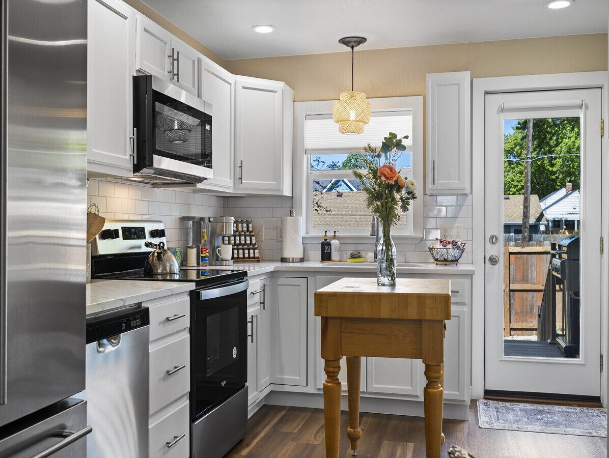 Refrigerador, microondas, horno y parrilla de estufa 