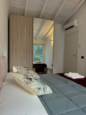 3 bedrooms, iron/ironing board, travel cot, WiFi